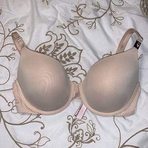 Victoria's Secret T-Shirt Lightly Lined Demi 34D